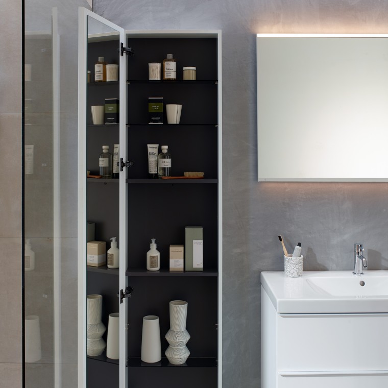 Geberit iCon kõrge kapp sisepeegli ja palju hoiuruumiga (© Geberit) Geberit iCon kõrge kapp sisepeegli ja palju hoiuruumiga (© Geberit)