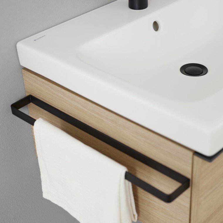 Geberit iCon valamukapp käterätikuivatiga, must matt (© Geberit) Geberit iCon valamukapp käterätikuivatiga, must matt (© Geberit)