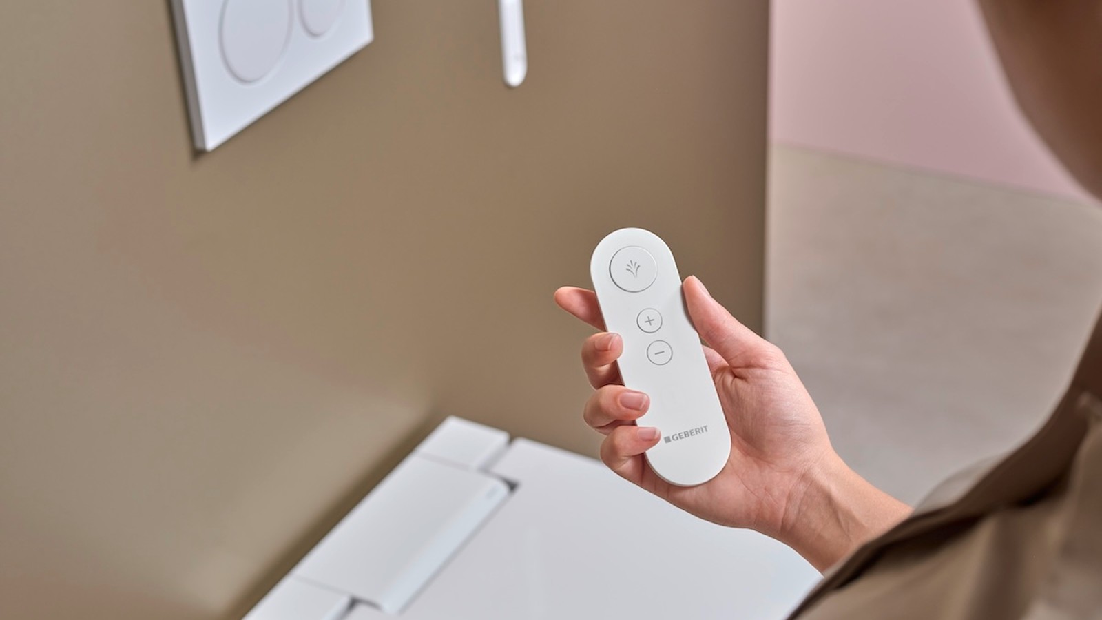 A practical remote control ensures convenient operation of the bidet toilet.