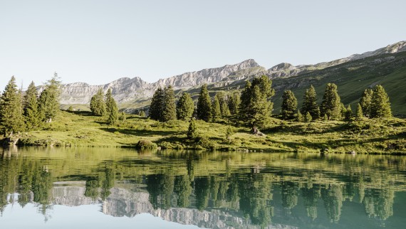 Peegeldused Šveitsi mägijärves Engstlensee, mis asub 1835 meetri kõrgusel merepinnast. Fotograaf: Bruno Augsburger (© Geberit)