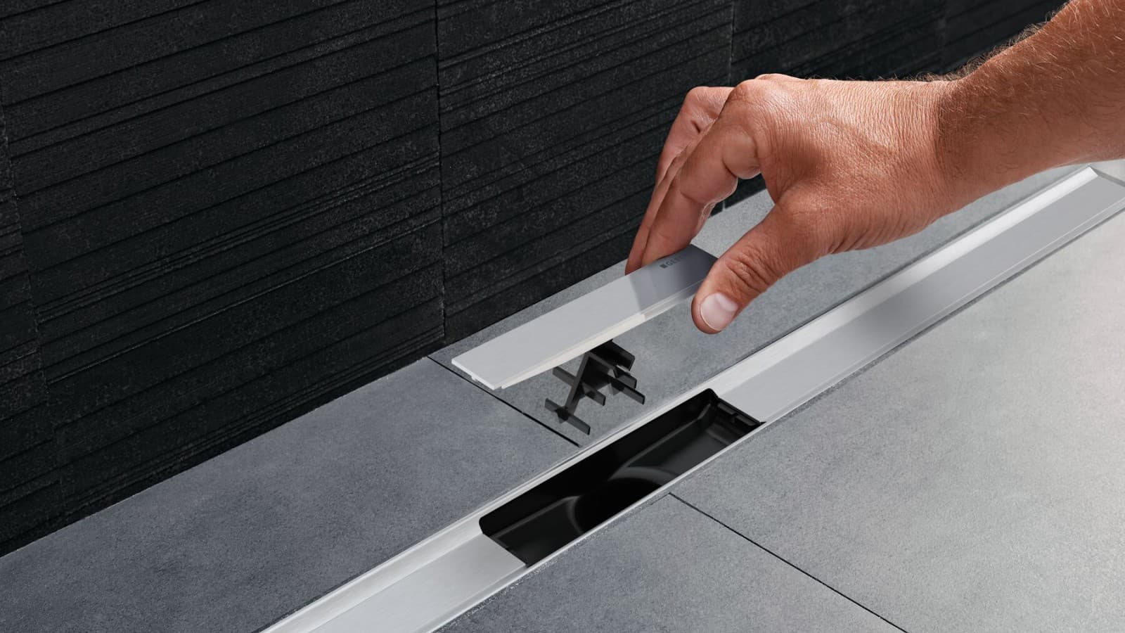 Geberit shower channel in the CleanLine range with integrated comb insert Geberit shower channel in the CleanLine range with integrated comb insert