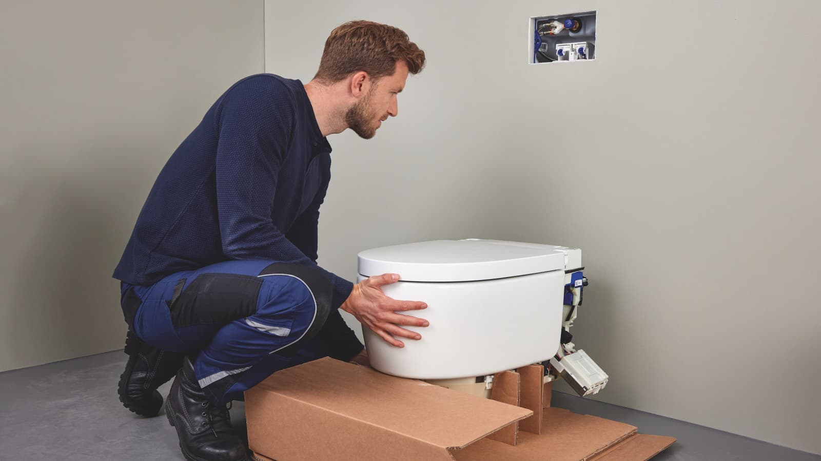 Sanitaartehnik Geberit AquaClean Sela dušš-WC-d paigaldamas Sanitaartehnik Geberit AquaClean Sela dušš-WC-d paigaldamas