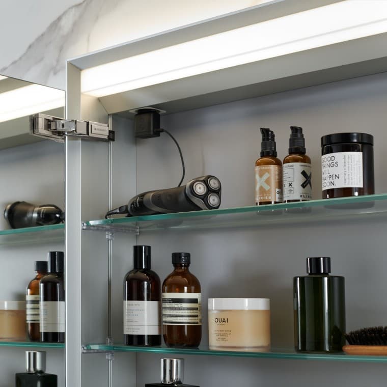 Geberit ONE'i hoiuruum peegelkapis Geberit ONE'i hoiuruum peegelkapis