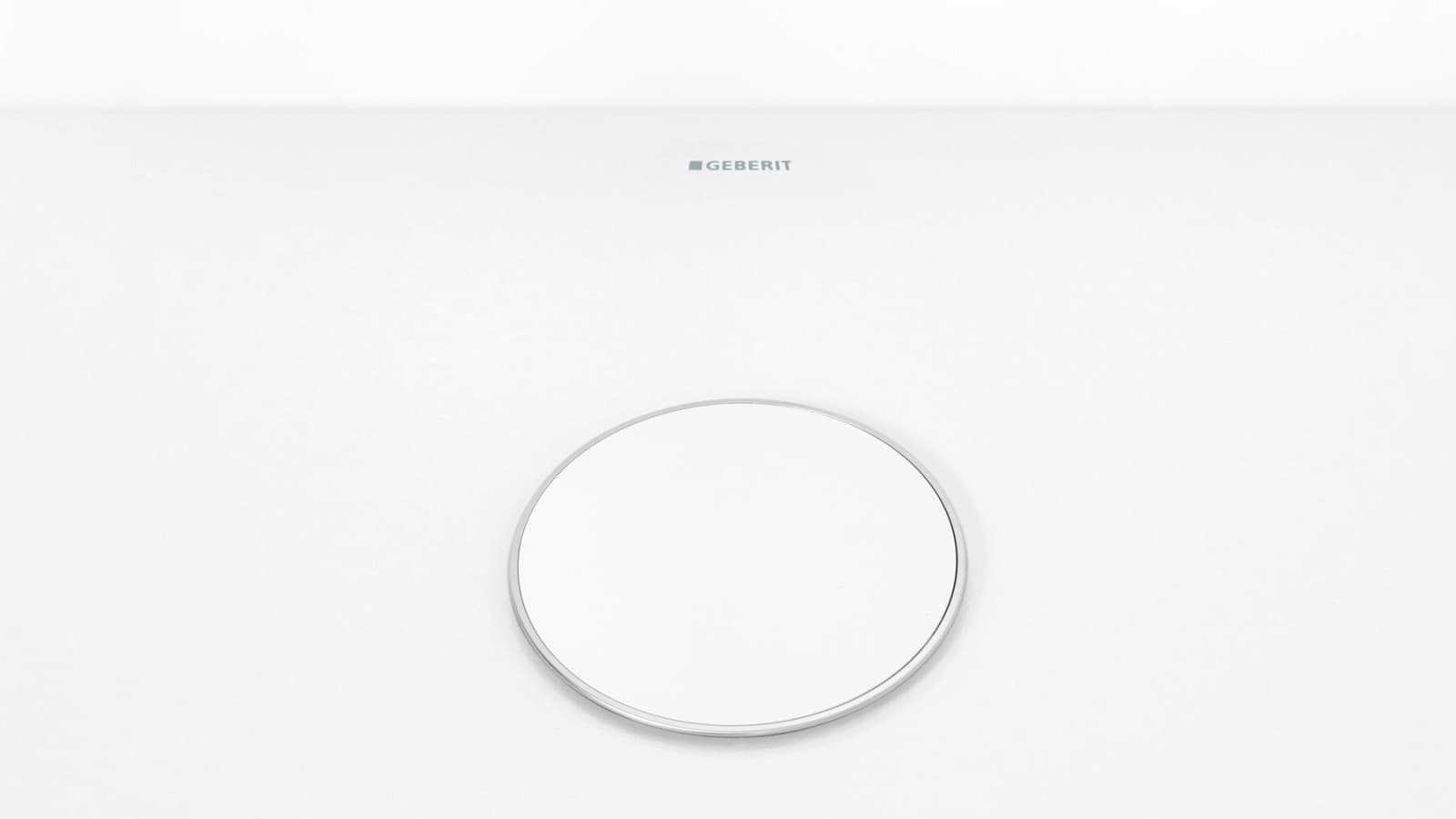 Valge äravoolu kate diskreetse kroomitud äärisega Valge äravoolu kate diskreetse kroomitud äärisega