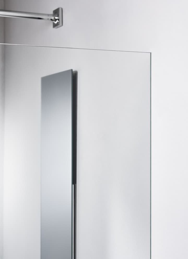 Plaate kandev nišš-hoiukarp sulandub ideaalselt seinakujundusega. Plaate kandev nišš-hoiukarp sulandub ideaalselt seinakujundusega.